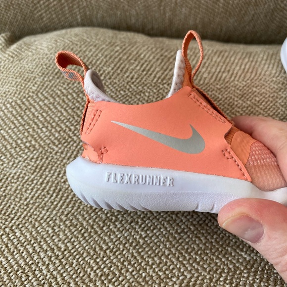 Infant Toddler Nike Flex Runner Sneaker. Unisex Ombré Peach Orange W/Silver. 3C. - Picture 2 of 14